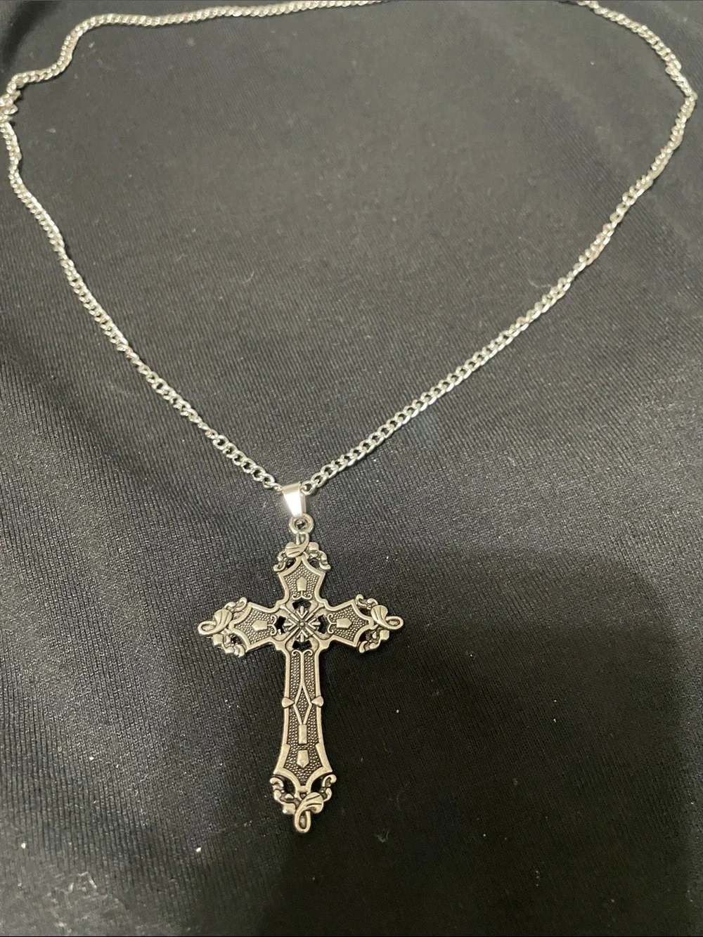 Style Silver tone Cross Pendant Necklace - Silver